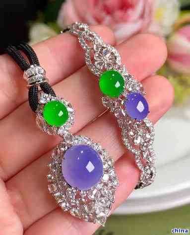 翡翠吊坠链批发价格全知道 克价与单件详解